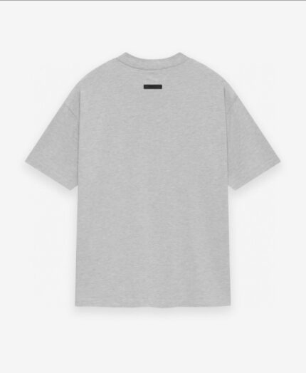 T-shirt casual grigia a maniche corte, stile minimalista, comoda e versatile per ogni occasione.