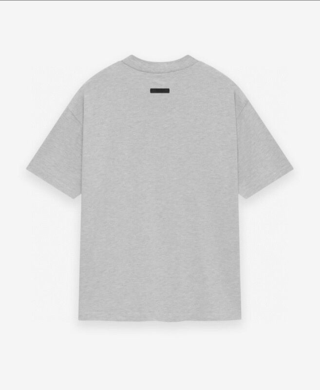 T-shirt casual grigia a maniche corte, stile minimalista, comoda e versatile per ogni occasione.