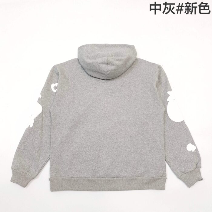 Felpa grigia casual con grafiche moderne sulle maniche, comfort e stile per ogni look.