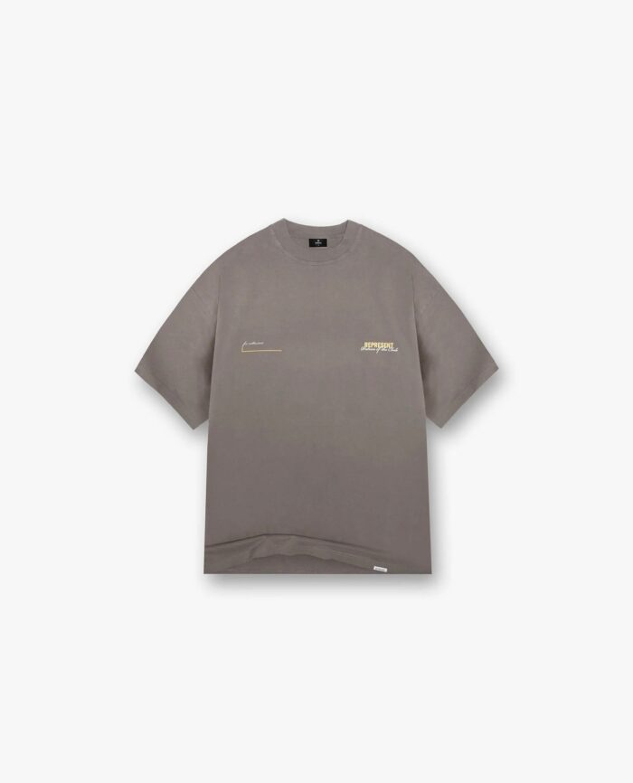 T-shirt grigia oversize unisex, stile streetwear, morbida, versatile e minimalista.