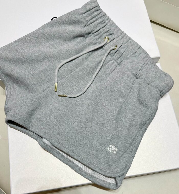 Shorts grigi casual con cintura elastica e cordino, ideali per relax e attività sportive.