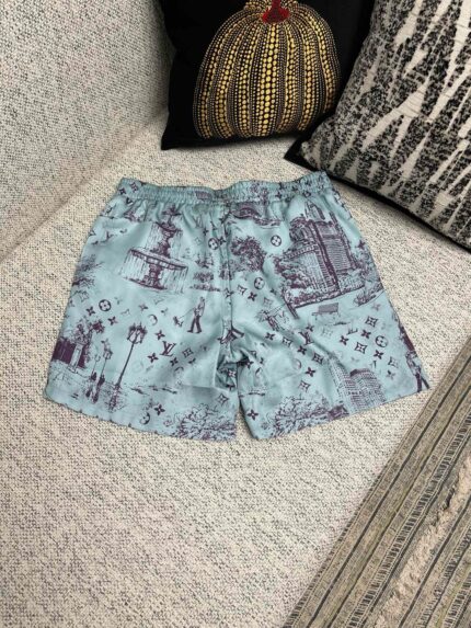 Shorts da spiaggia eleganti con motivo lussuoso e dettagli raffinati, perfetti per lestate estiva.
