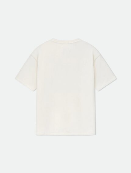 T-shirt casual off-white, maniche corte, stile minimalista e look versatile.