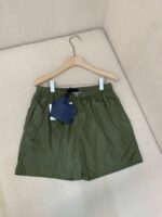 Pantaloncini casual oliva con elastico e cordino, perfetti per lestate e il tempo libero.