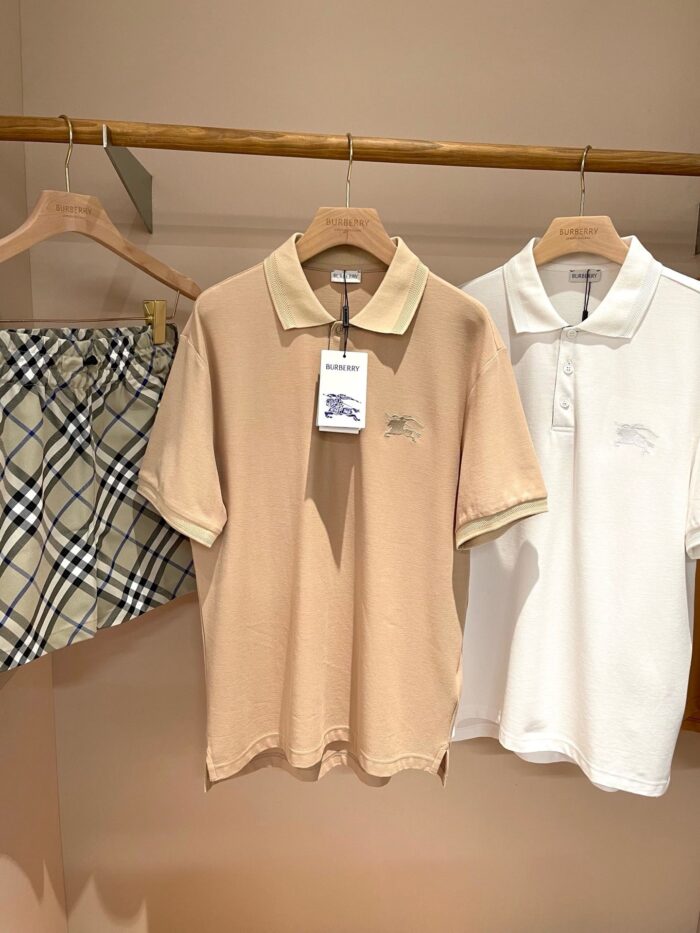 Completo estivo casual con polo, shorts a quadri e stile raffinato e versatile.