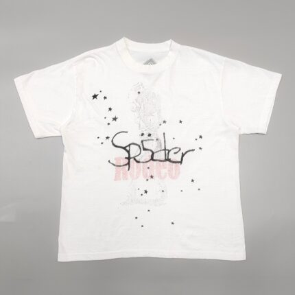 T-shirt bianco casual con grafica Spider e stelle in stile giovane e vivace.