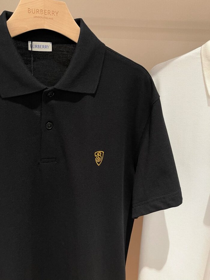 Polo nere e bianche di alta qualità, stile classico ed elegante per ogni occasione.