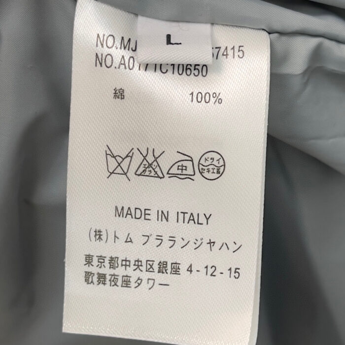 Etichetta di cura in italiano per abito in seta made in Italia, lavaggio professionale consigliato.