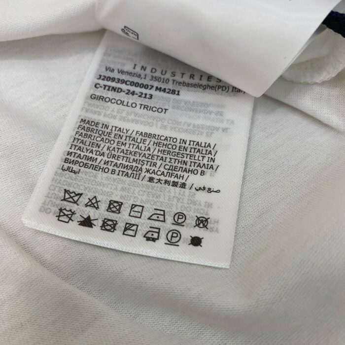 Etichetta moda italiana, istruzioni di cura e info sul prodotto del capo dabbigliamento