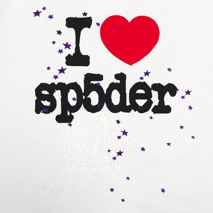 Design giocoso con cuore rosso, stelle viola e grafica spider per t-shirt e abbigliamento casual.