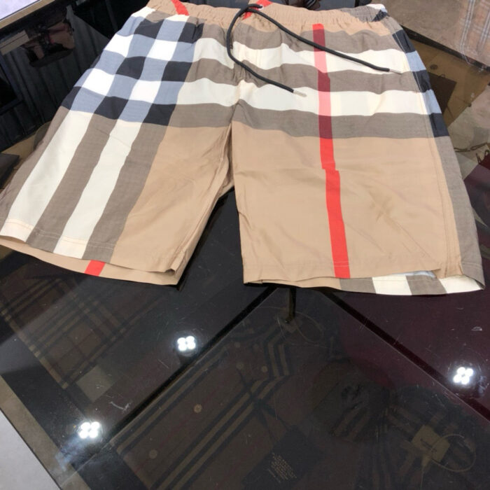 Pantaloncini corti uomo a quadri colorati, stile casual e alla moda, con coulisse e tessuto leggero.
