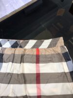 Pantaloncini a quadri casual da estate, elastici e leggeri, perfetti per look estivi e spiaggia.