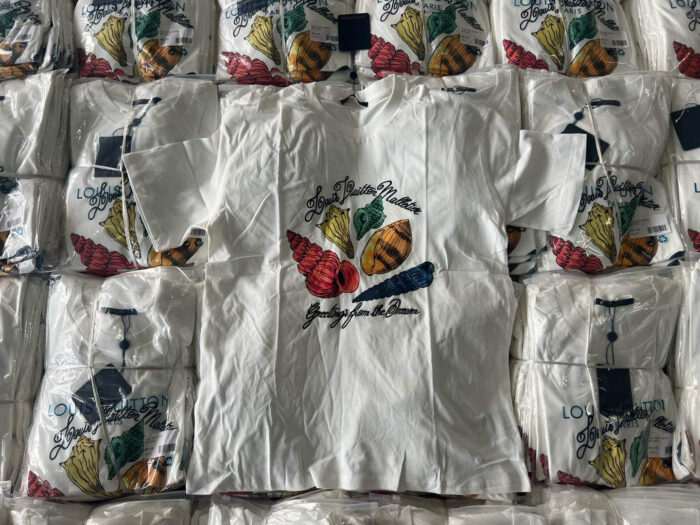 Maglietta Miami estiva con frutta colorata e messaggio “Love from Miami”