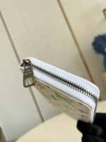 Pochette colorata con zip, design naturale e stile creativo per uso quotidiano.