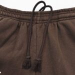 Pantaloni jogger marroni con coulisse e elastico per massimo comfort e stile casual.