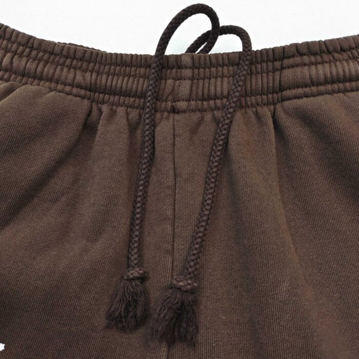 Pantaloni jogger marroni con coulisse e elastico per massimo comfort e stile casual.