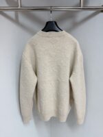 Maglione casual donna color crema vista retro, morbido e comodo con dettagli a costine.