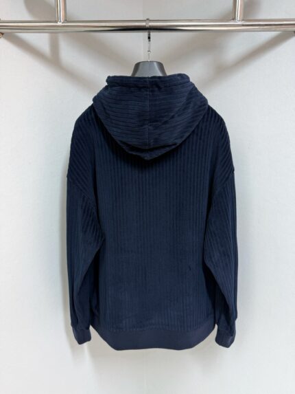 Felpa navy comoda in tessuto testurizzato con cappuccio, stile casual e vestibilità rilassata.