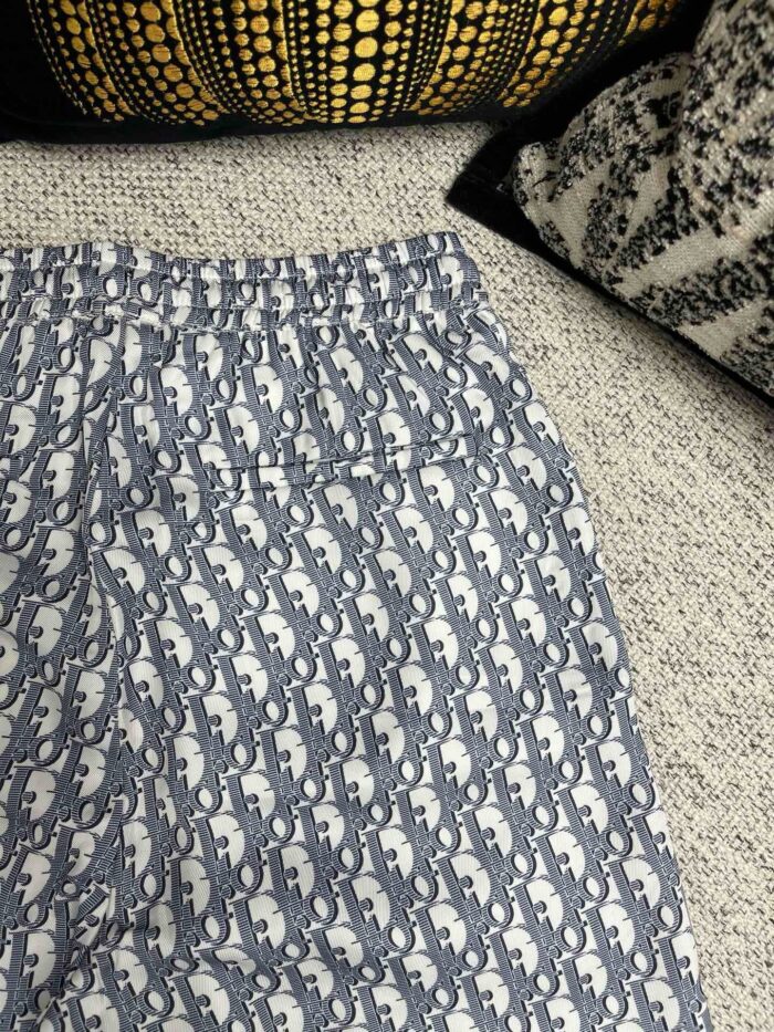 Pantaloni casual con fantasia geometrica, vita elasticizzata, ideali per il relax a casa.