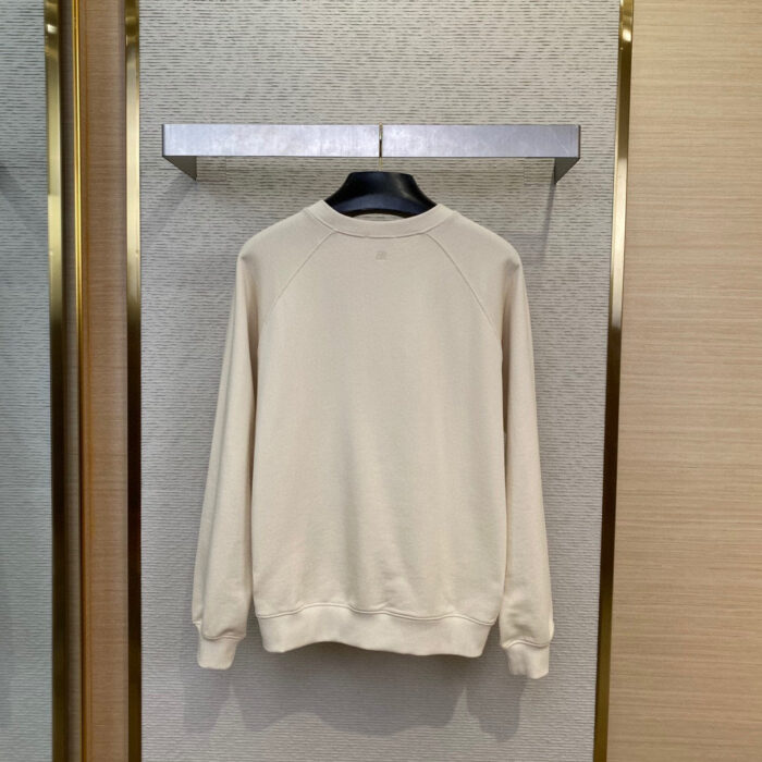 Maglietta beige minimalista, casual e versatile, perfetta per uno stile elegante e confortevole.