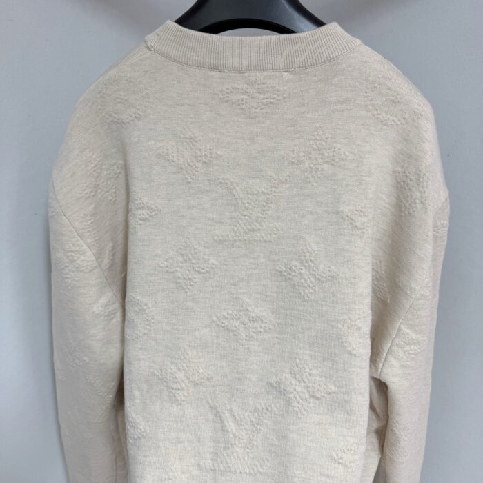 Maglione donna crema a girocollo, morbido, semplice e versatile per ogni look casual.