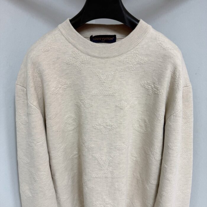 Felpa beige casual con motivo embossing, comoda e semplice, ideale per look versatili.