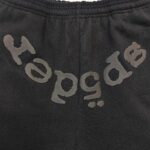 Pantaloni jogger neri con grafica stilizzata Spade, stile casual e streetwear originale.