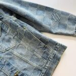 Giacca di jeans checkered donna, stile casual e moderno, con dettagli in metallo e cuciture solide.