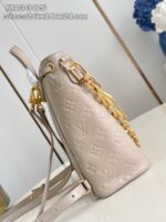 Elegante borsa LV taupe con catena dorata e monogramma, stile moderno e sofisticato.