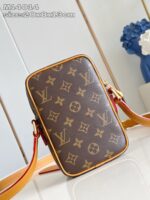 Borsa Louis Vuitton Monogram Crossbody elegante con tracolla regolabile in materiali di lusso.