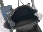Borsa Dior nera in pelle elegante con dettagli di alta qualità e compartimento spazioso.