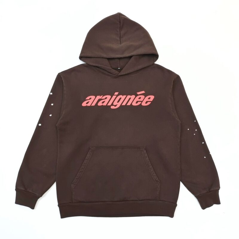Felpa marrone con logo rosa, tagli e dettagli stile streetwear moderno.