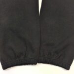 Cuffs elasticizzati neri per pantaloni sportivi, morbidi, resistenti e comodi per athleisure e loungewear.