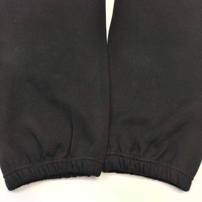 Cuffs elasticizzati neri per pantaloni sportivi, morbidi, resistenti e comodi per athleisure e loungewear.