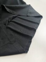 Camicia nera in cotone con colletto classico, semplice ed elegante, perfetta per ogni look.