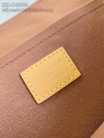 Etichetta gialla in pelle embossata su canvas marrone di alta qualità e stile resistente.