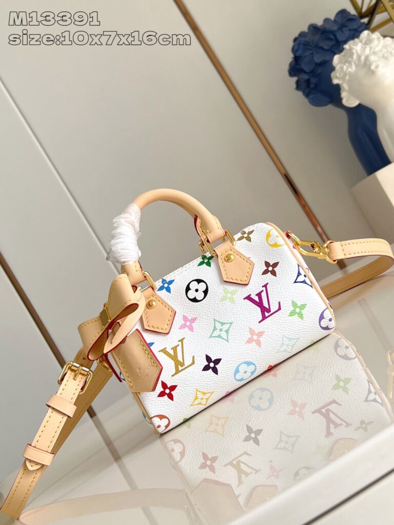 Mini borsa Louis Vuitton multicolore con fiocco, elegante e casual, accessorio femminile alla moda.
