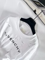 Camicia bianca Givenchy con dettagli distressed, logo moderno, stile elegante e urban.