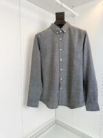 Camicia grigia classica in cotone, maniche lunghe, stile elegante e versatile per ogni occasione.
