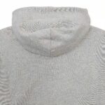 Felpa grigia semplice e versatile, ideale per sport e, casual, in cotone e poliestere.