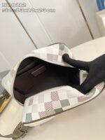 Borsa a quadri pastello elegante, interna e esterna, design moderno e raffinato.