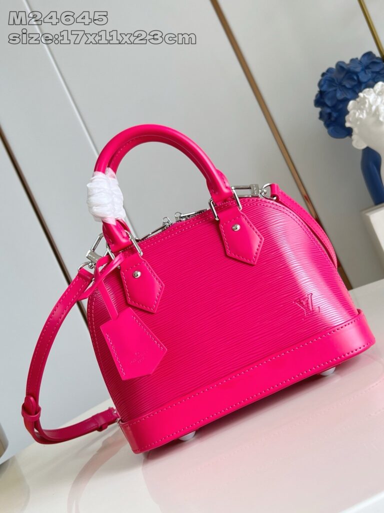 Borsa pink fucsia elegante con manici rigidi, tracolla removibile e dettagli metallici raffinati.
