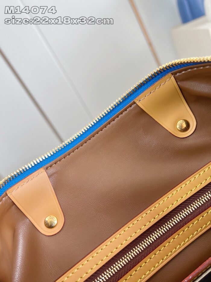 Borsetta in pelle marrone con cerniera blu, dettagli colorati e design elegante e moderno.