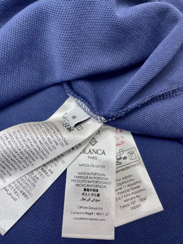 Giacchetto blu con etichette di cura e marca Blanca, tessuto morbido e elegante.