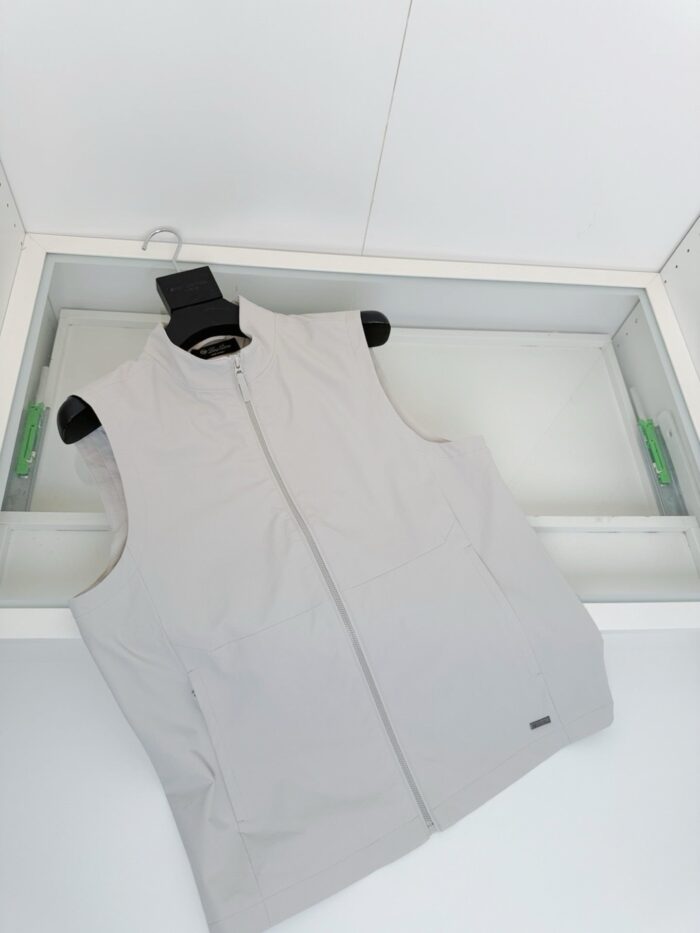 Gilet leggero e minimalista per outdoor e stile casual donna o uomo.