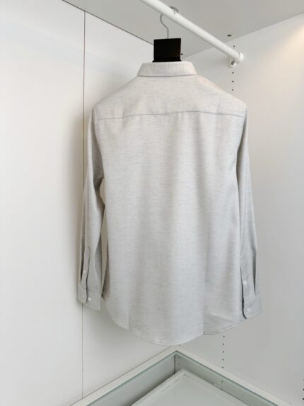 Camicia grigia uomo a maniche lunghe, versatile, classica e in cotone di alta qualità.