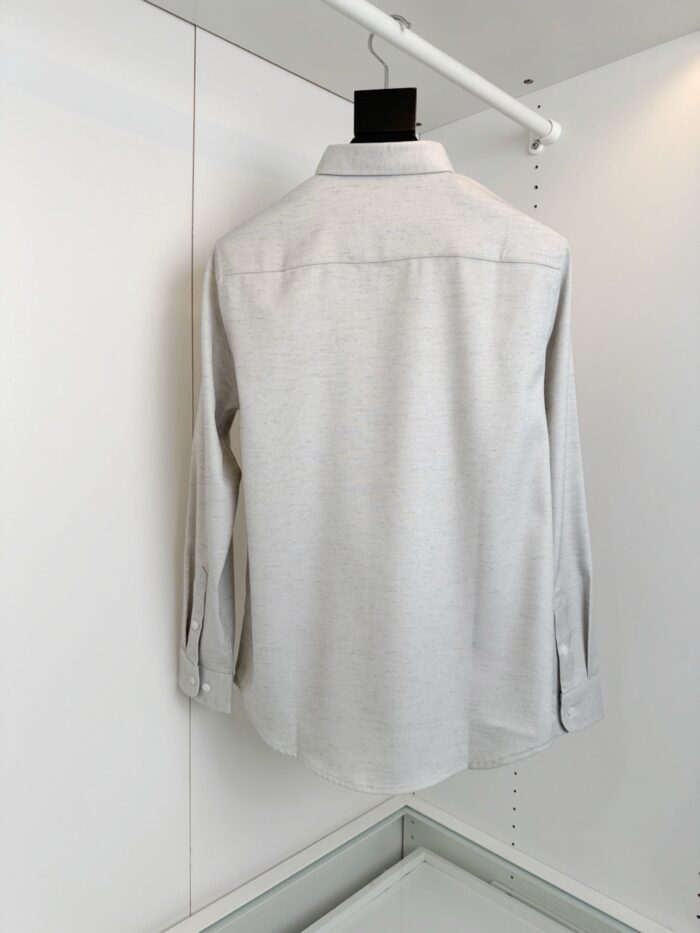 Camicia grigia uomo a maniche lunghe, versatile, classica e in cotone di alta qualità.