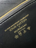 Borsa Louis Vuitton Murakami 20 Anni, edizione celebrativa in pelle nera e dettagli artistici.