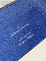 Portafoglio Louis Vuitton blu défilé uomo primavera estate 2025 alta moda luxury.