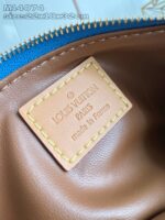 Etichetta Louis Vuitton interna, lusso, qualità e dettagli raffinati in unaccurata borsa di moda.